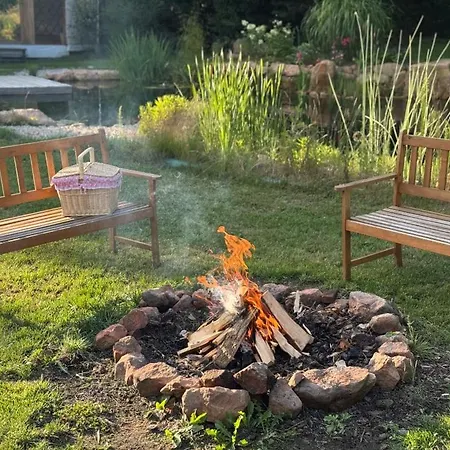Jurty U Jezirka Glamping
