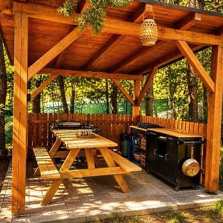 Glamping Jurty U Jezirka Mostek