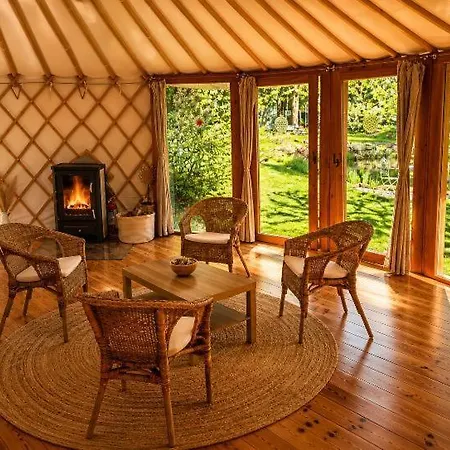Jurty U Jezirka Glamping Mostek