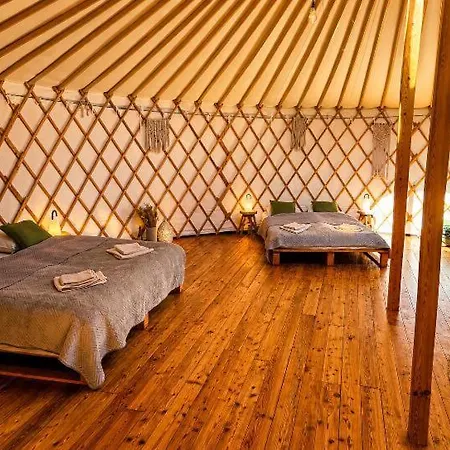 Jurty U Jezirka Glamping *