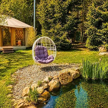 Glamping Jurty U Jezirka Mostek